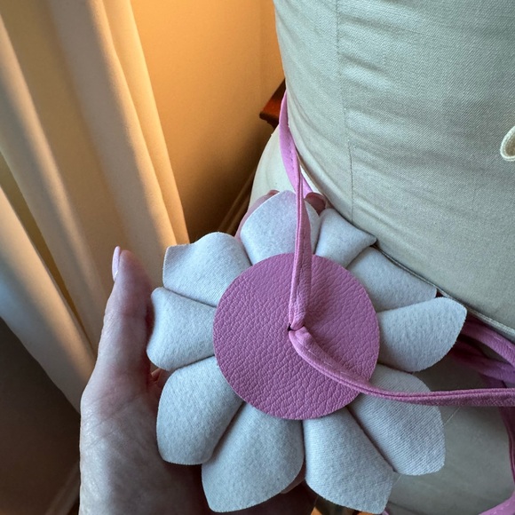 Leather look pink rose tie belt - Picture 3 of 4